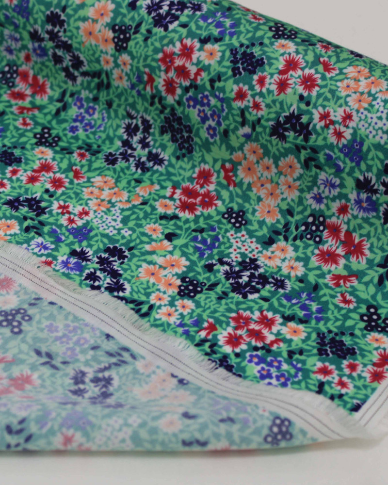 Tecido Viscose Acetinada Italiano Micro Tapee Floral Colorido e Verde Tiffany