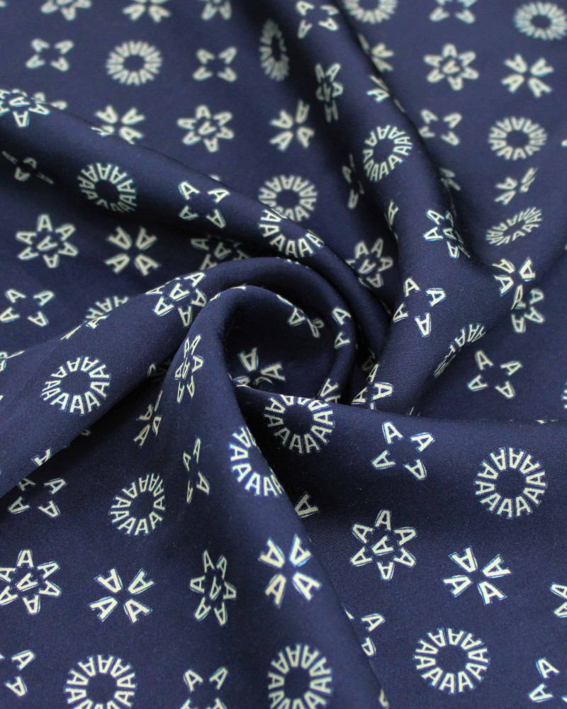 Tecido Viscose Acetinada Italiano Micro Estampa Letra "A"Creme e Azul Marinho Noite