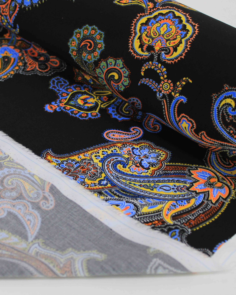 Tecido Viscose Italiano Macro Cashmere Floral Colorido e Preto