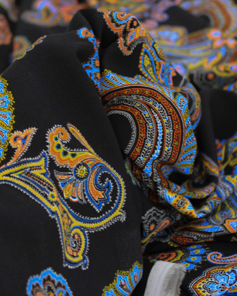 Tecido Viscose Italiano Macro Cashmere Floral Colorido e Preto