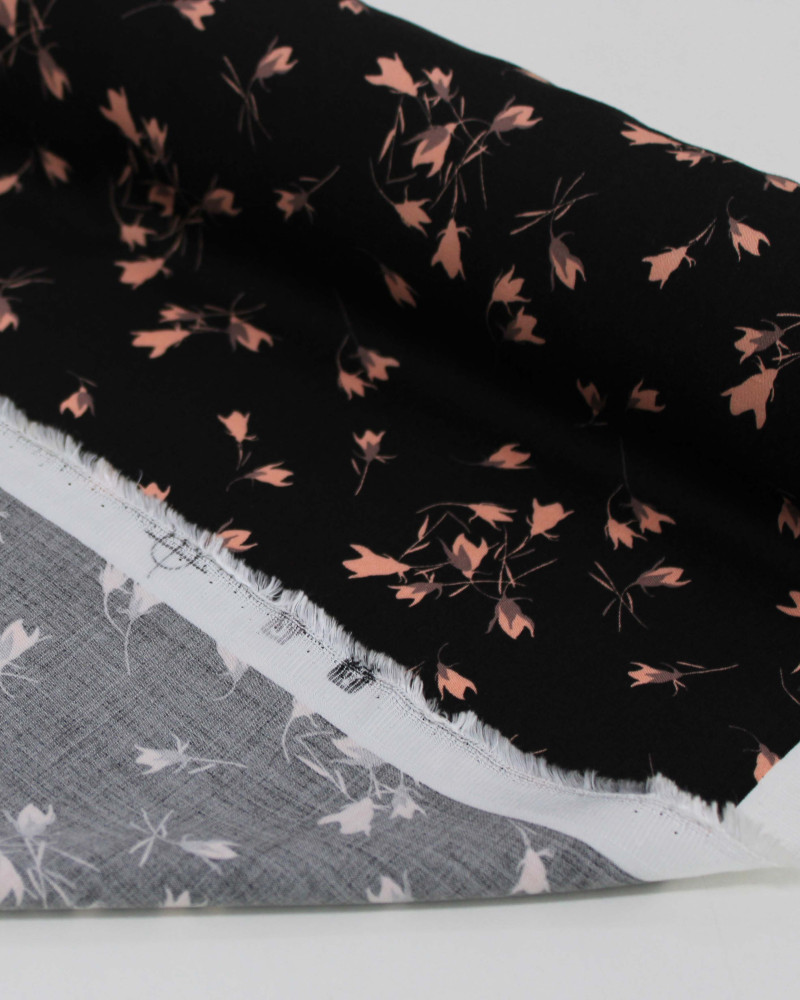Tecido Viscose Italiano Micro Ramos Florais Rosa Chá e Preto