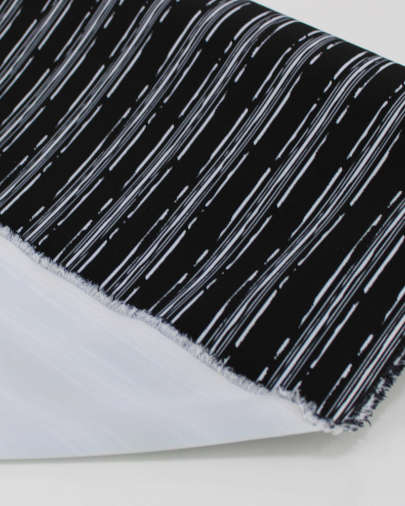 Tecido Crepe de Alfaiataria com Elastano Italiano Multi Listras Branco e Preto