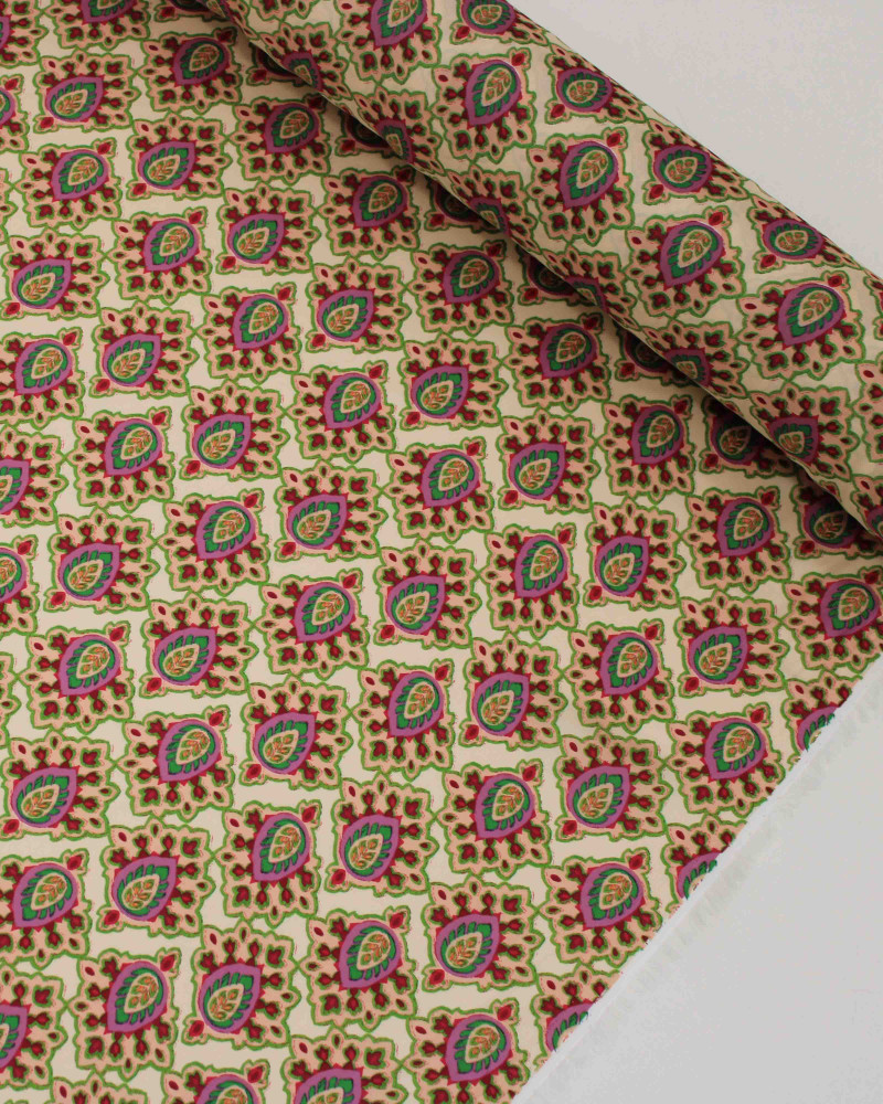 Tecido Crepe Silk Italiano Estampa Paisley Tons de Rosa, Verde e Creme