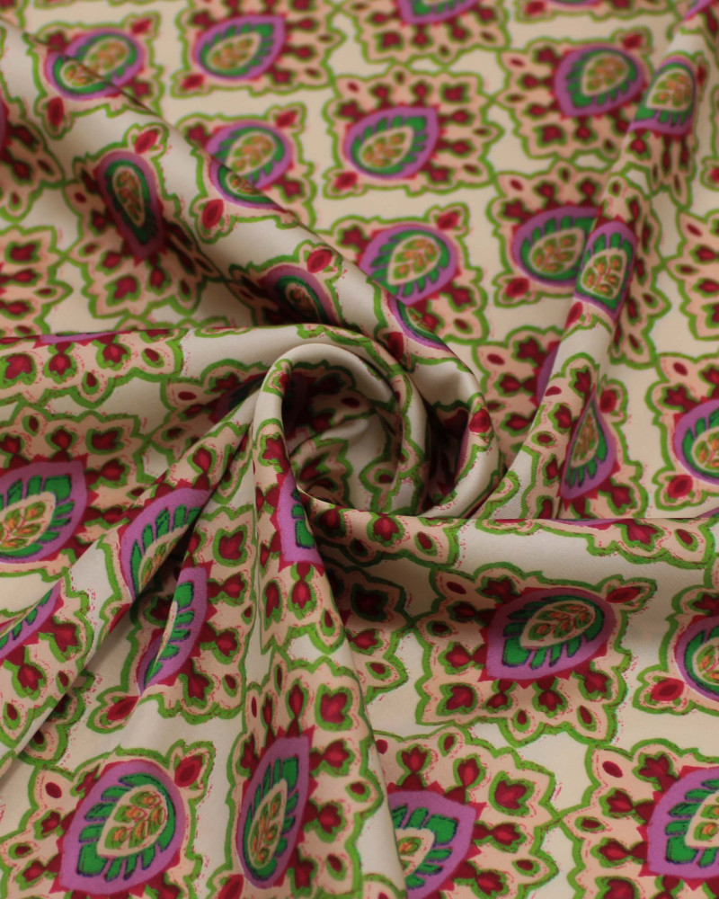 Tecido Crepe Silk Italiano Estampa Paisley Tons de Rosa, Verde e Creme