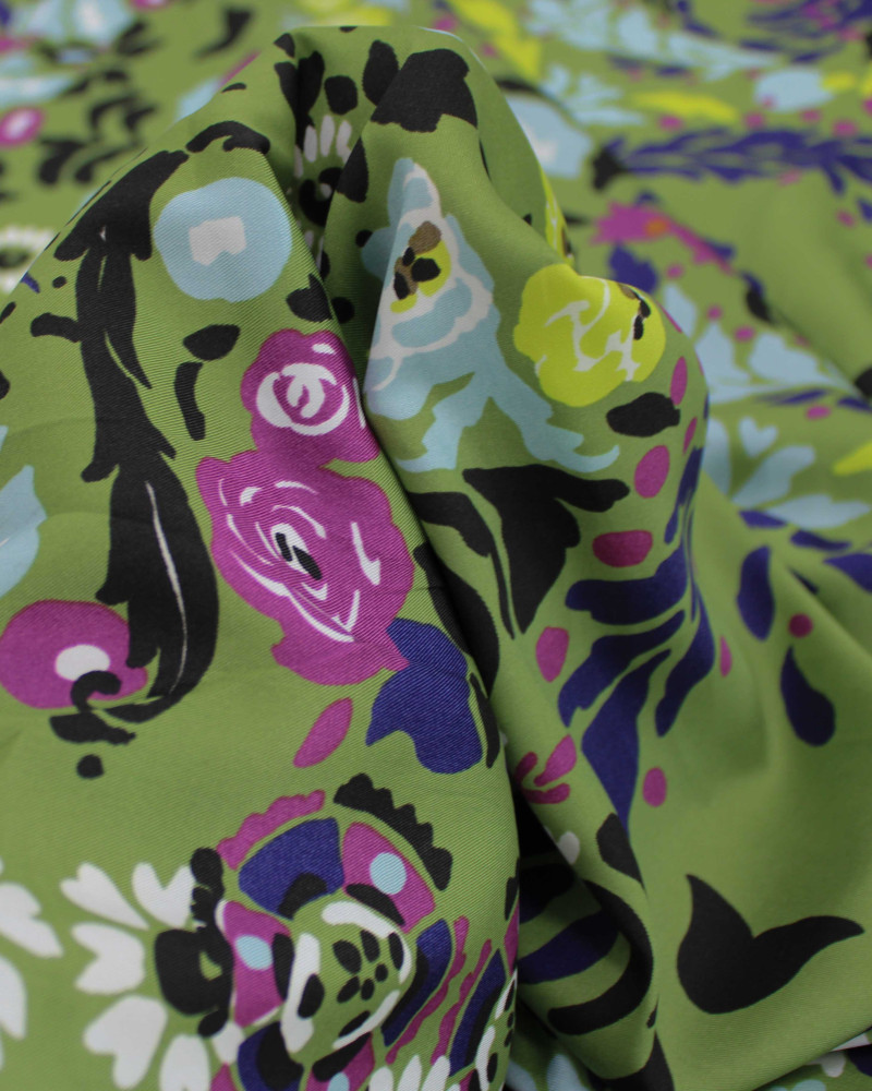 Tecido Crepe Silk Italiano Barrado Floral e Artes Abstratas Colorido e Verde