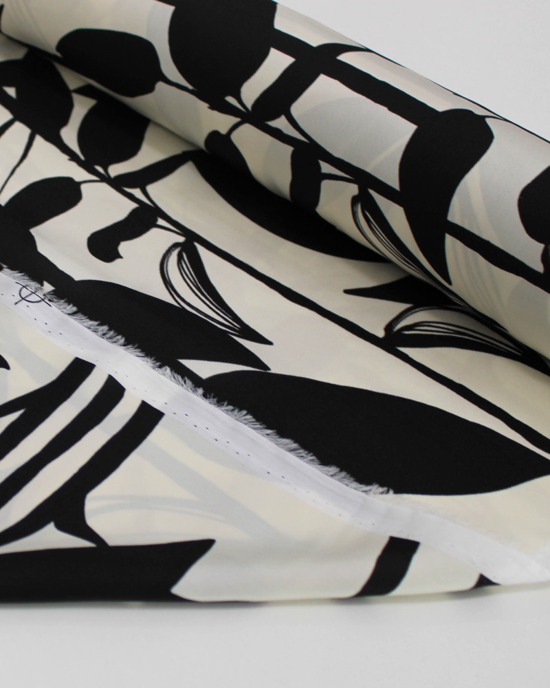 Tecido Crepe Silk Italiano Macro Ramos Preto e Creme