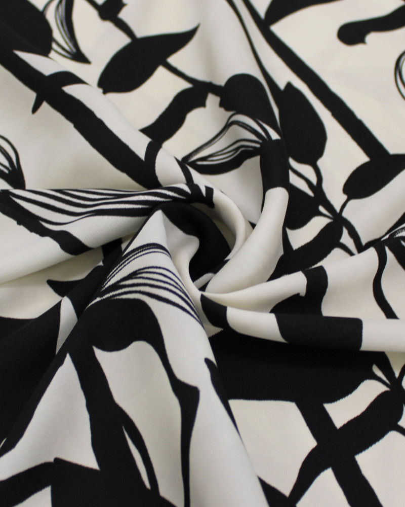 Tecido Crepe Silk Italiano Macro Ramos Preto e Creme