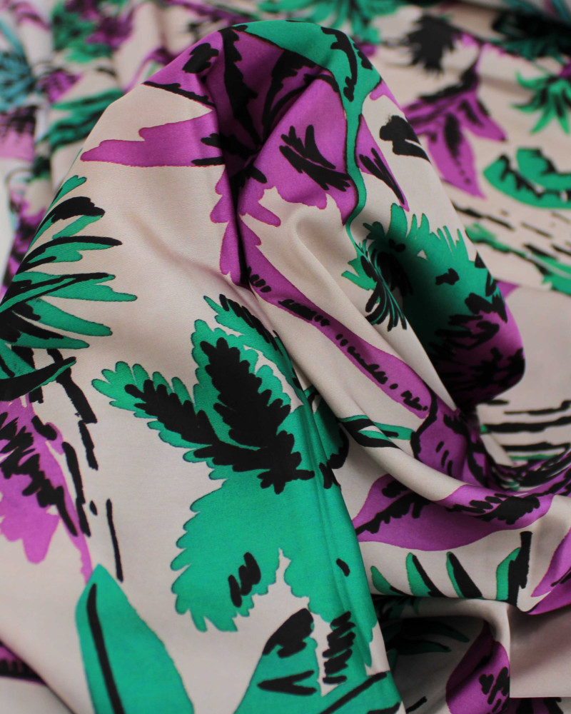 Tecido Crepe Silk Italiano Estampa Tropical Abstrata Verde, Roxo e Rosé
