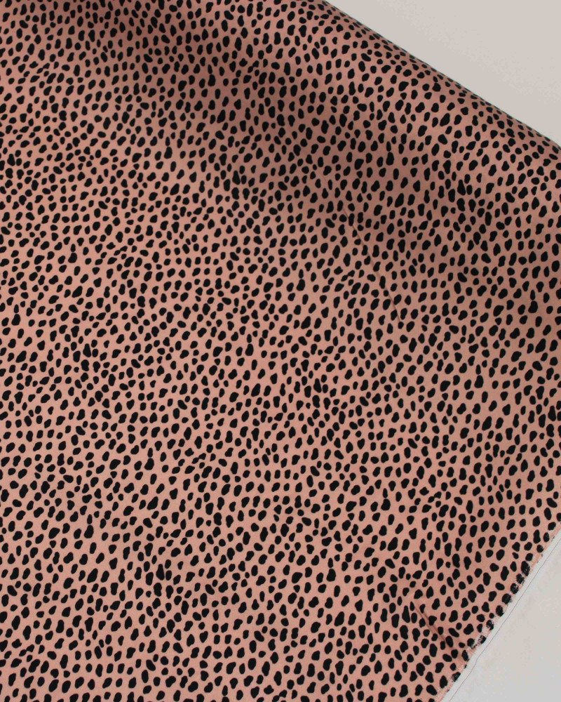 Tecido Viscose Acetinada Italiano Micro Pingos Irregulares Preto e Rosé