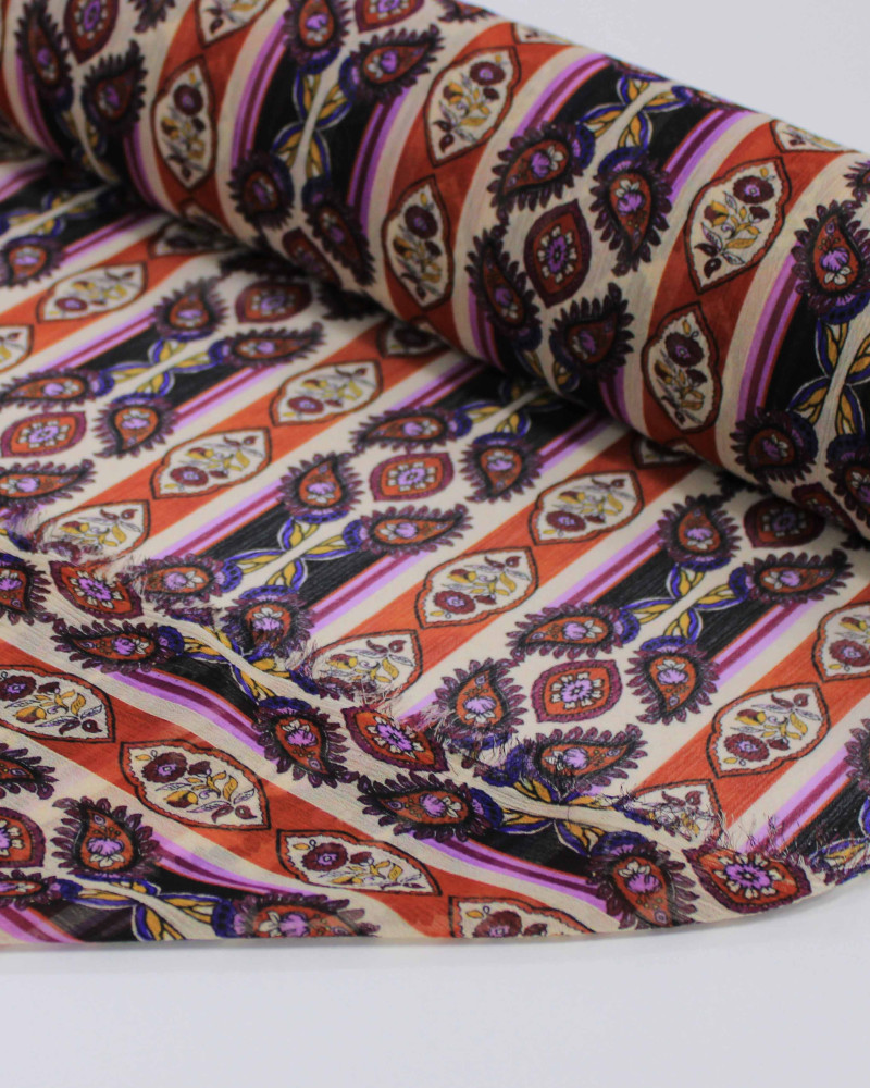 Tecido Crepe Chiffon Texturizado Italiano Listras Estampadas Roxo, Vermelho e Creme