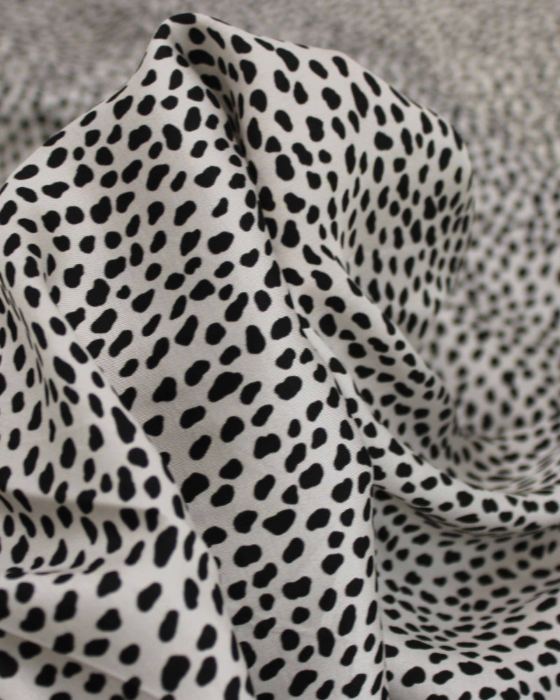 Tecido Crepe Silk Italiano Micro Animal Print Preto e Bege