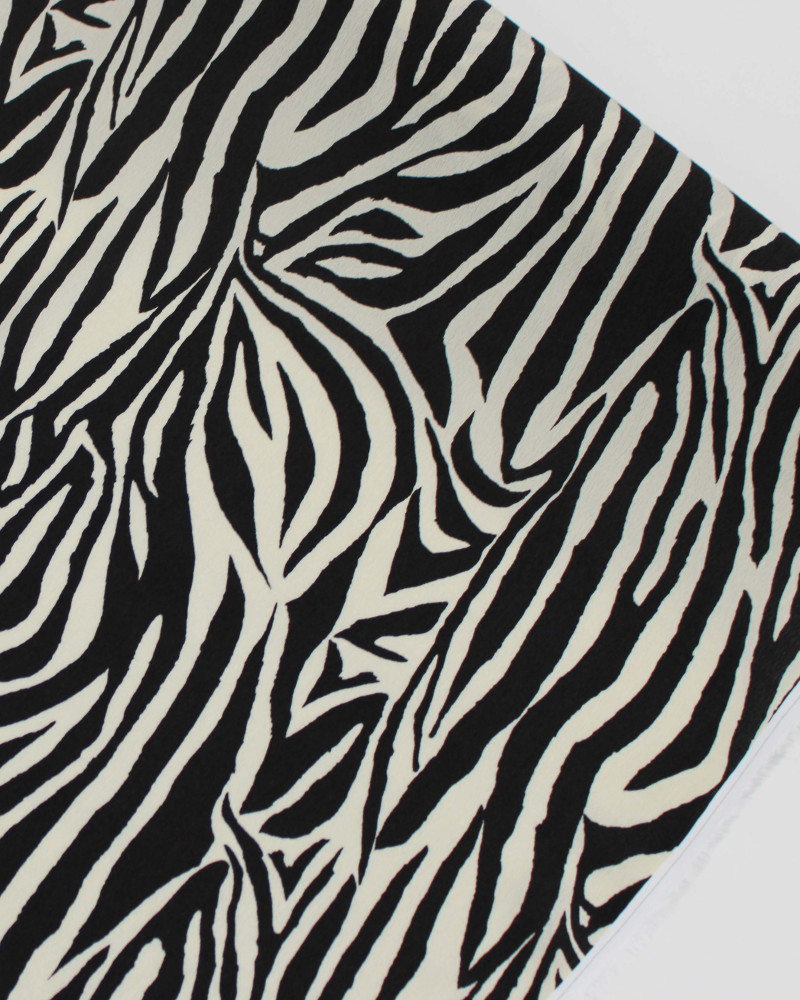 Tecido Crepe de Viscose Italiano Animal Print Preto e Creme