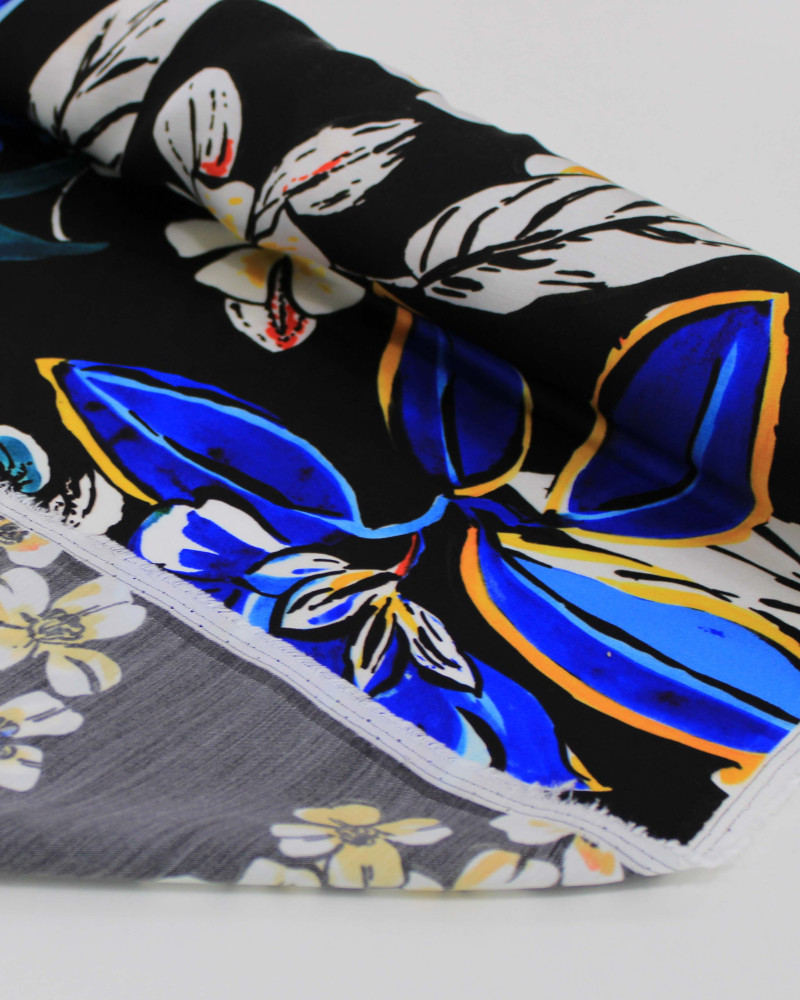 Tecido Crepe Silk Italiano Macro Folhas e Flores Colorido e Preto