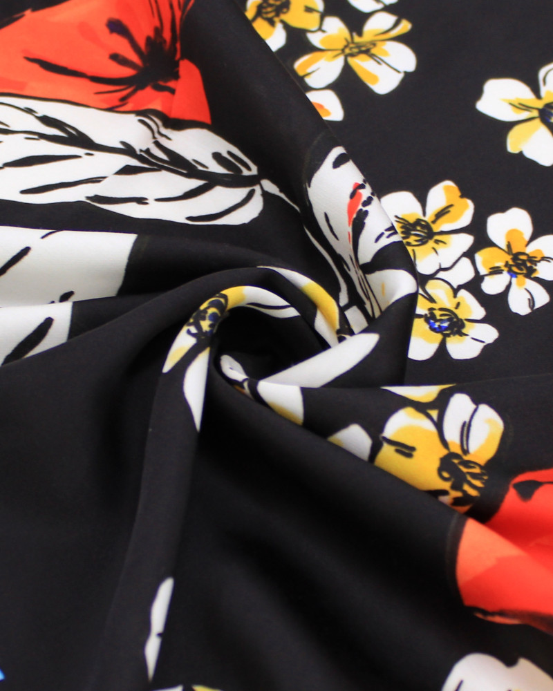 Tecido Crepe Silk Italiano Macro Folhas e Flores Colorido e Preto