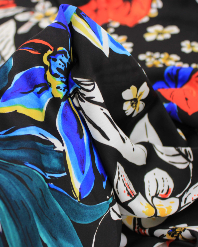 Tecido Crepe Silk Italiano Macro Folhas e Flores Colorido e Preto