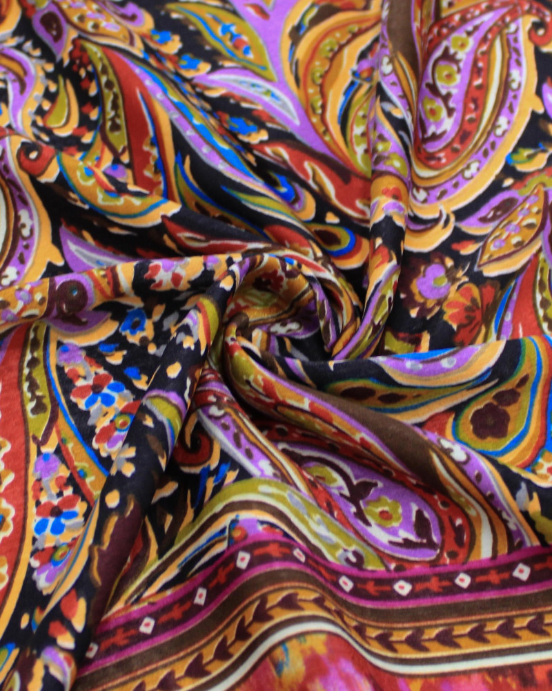 Tecido Viscose Mista Acetinada Italiano Barrado em Cashmeres Colorido e Preto