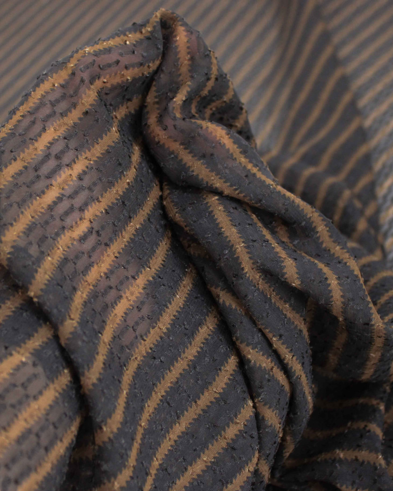 Tecido Crepe Chiffon Brocado Italiano Listrado Capuccino e Preto
