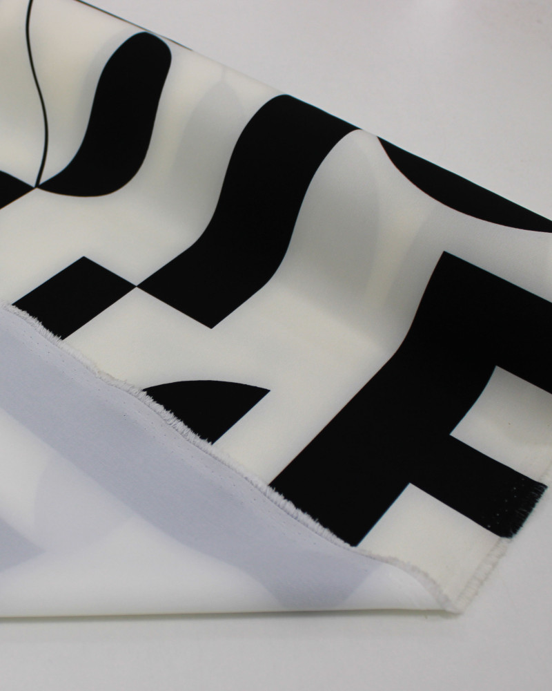Tecido Crepe de Alfaiataria com Elastano Italiano Macro Letras Preto e Offwhite