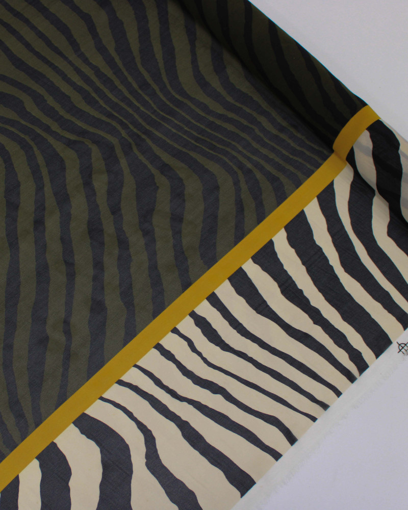 Tecido Crepe Chiffon Italiano Barrado Animal Print Creme, Preto e Verde Militar