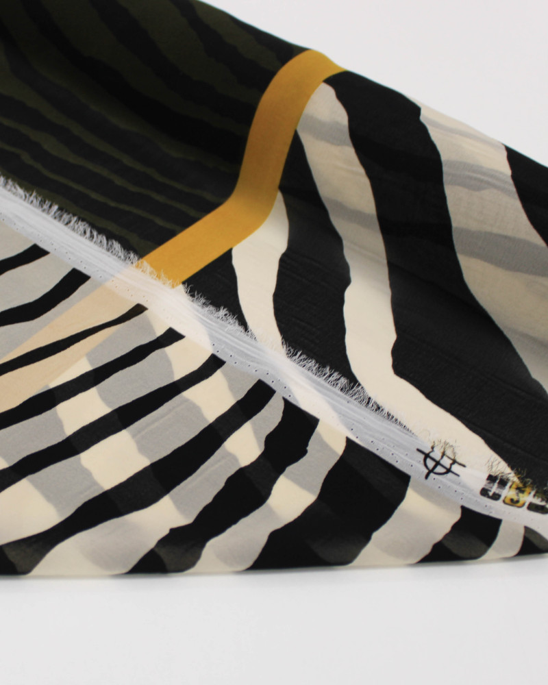 Tecido Crepe Chiffon Italiano Barrado Animal Print Creme, Preto e Verde Militar