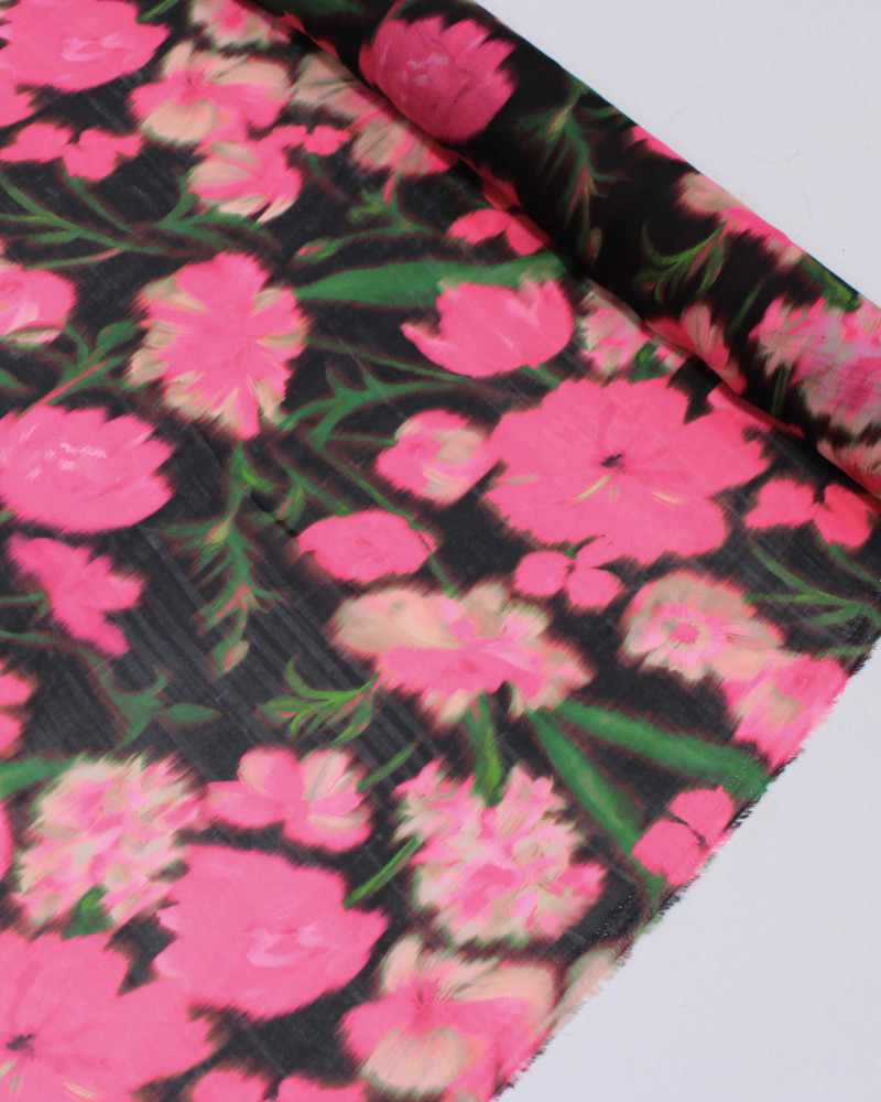 Tecido Crepe de Seda Mista Italiano Flores Desfocadas verde, Tons de Rosa e Preto