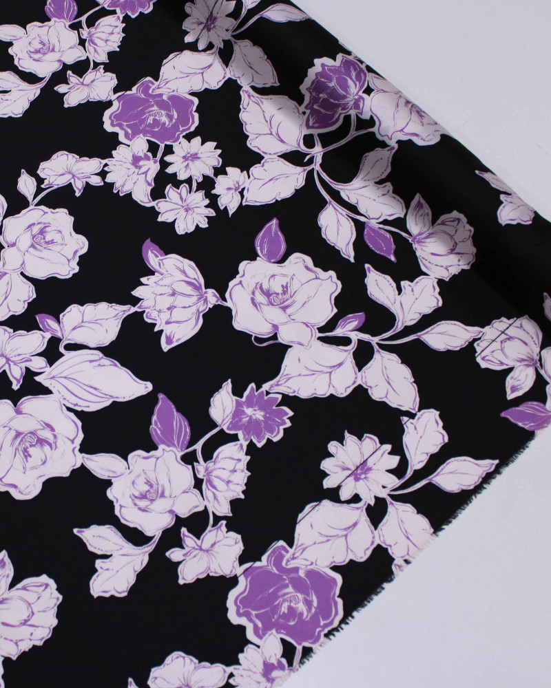 Tecido Crepe Silk Ialiano Macro Floral Tons de Lilás e Preto (Com Leves Defeitos)