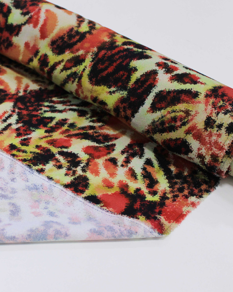 Tecido Crepe Madame com Elastano Italiano Estampa Abstrata Tons Quentes