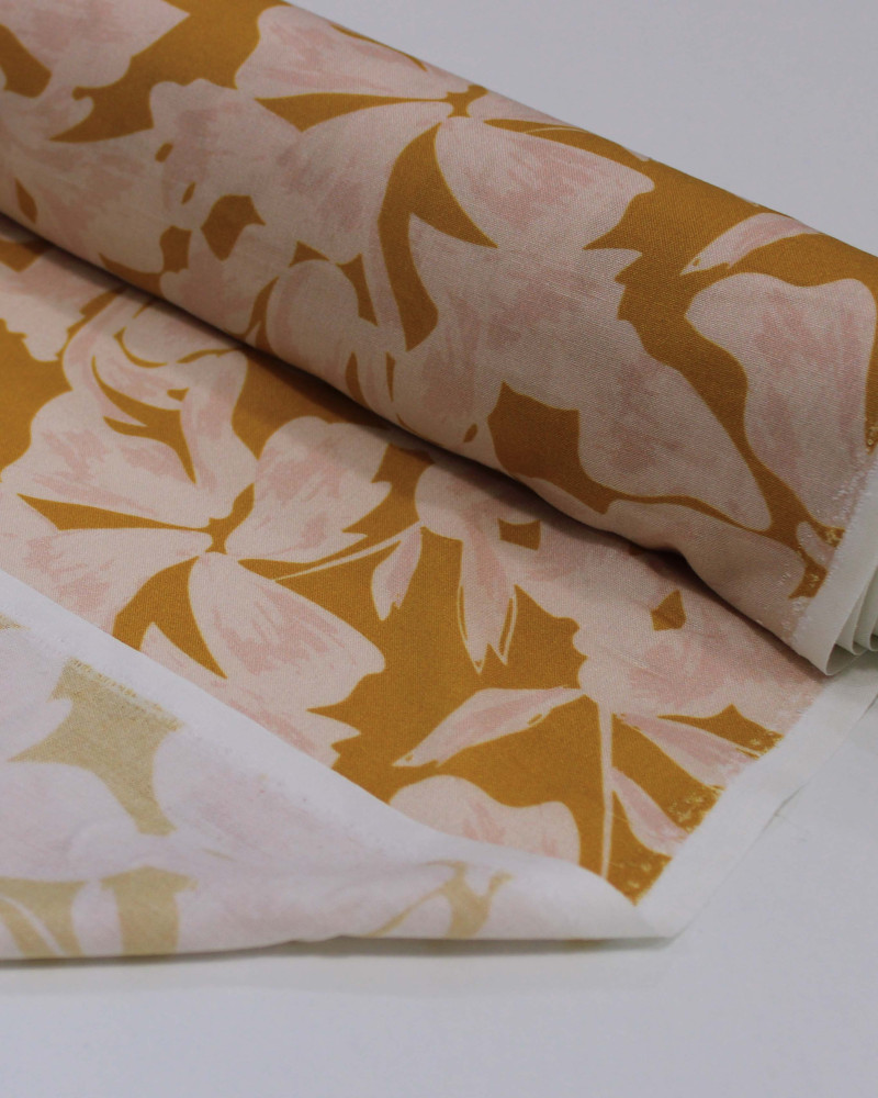 Tecido Viscose Ialiano Tapete Floral Abstrato Rosa Quartzo e Amarelo Queimado