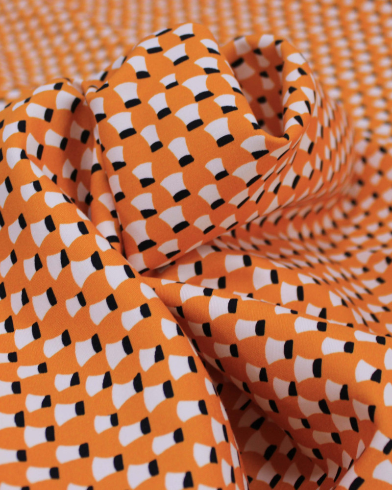 Tecido Micro Fibra Alfaiataria Italiano Micro Figuras Abstratas Preto, Branco e Laranja