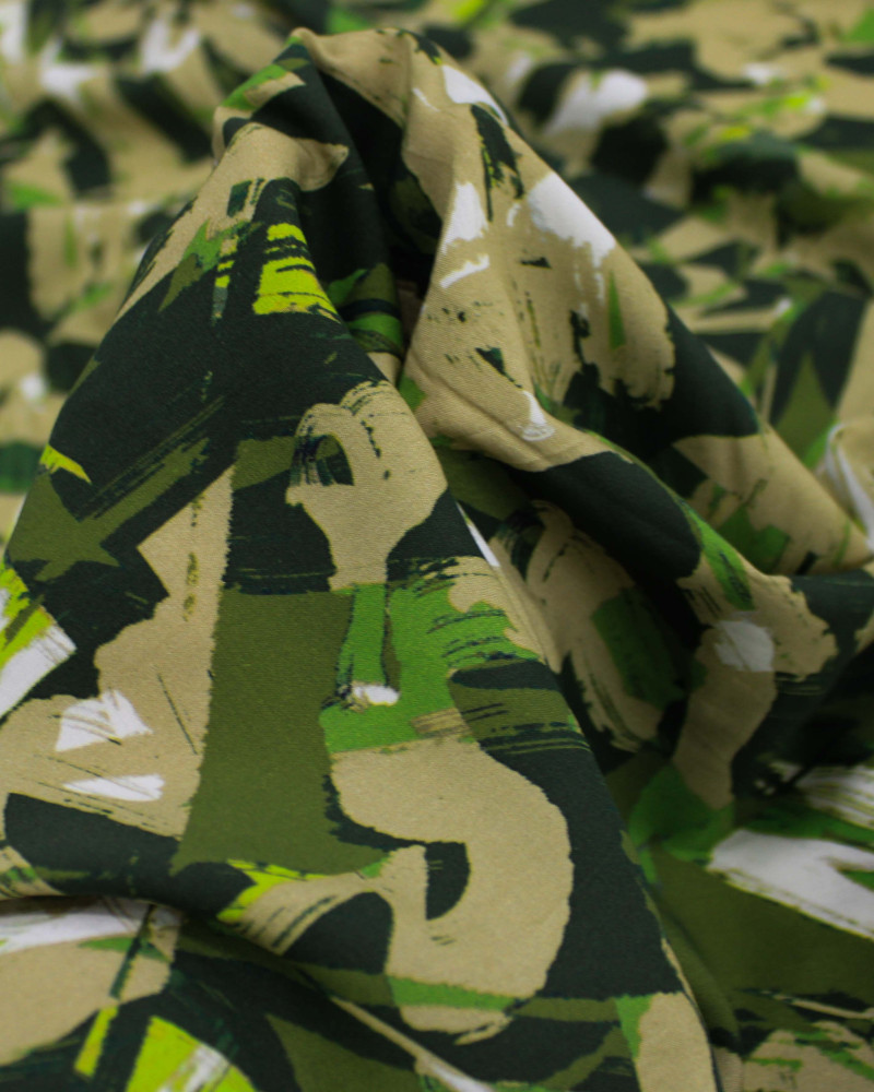 Tecido Viscose Italiano Pinceladas Abstratas Branco, Bege e Tons de Verde