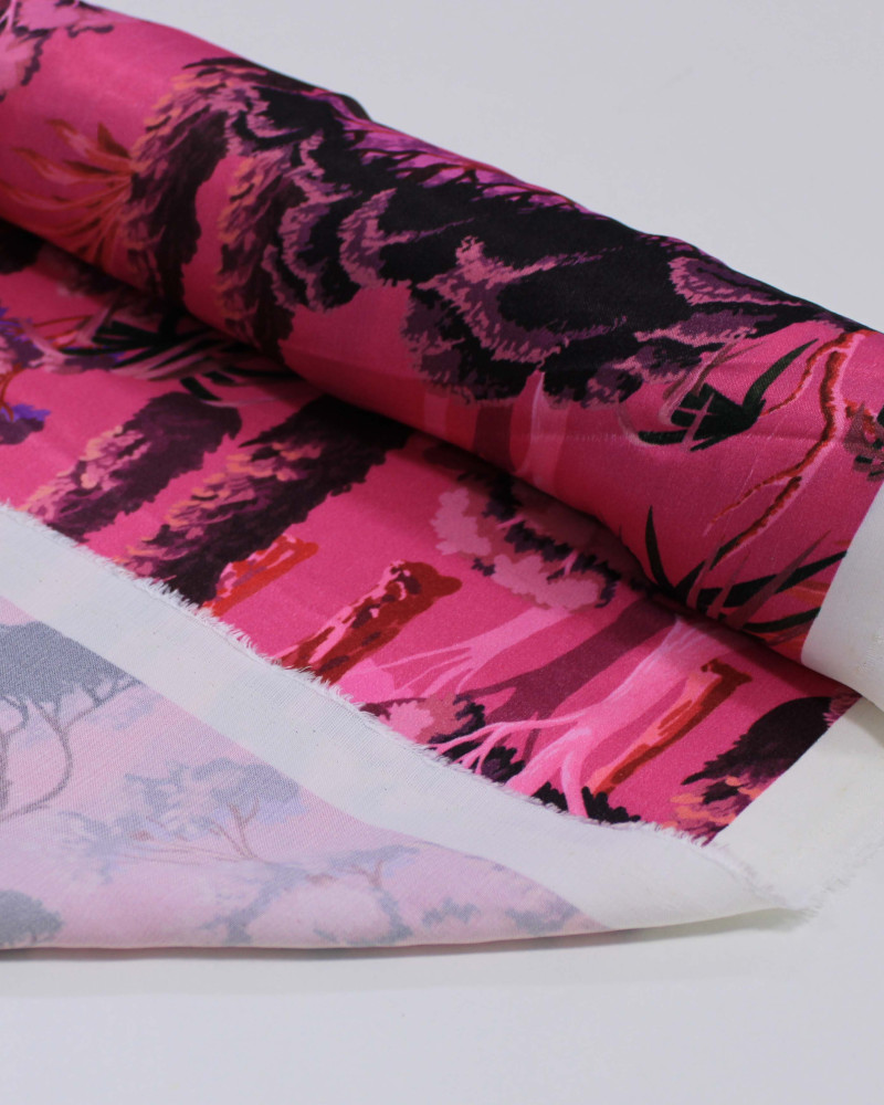 Tecido Viscose Acetinada Italiano Árvores Preto e Tons de Rosa