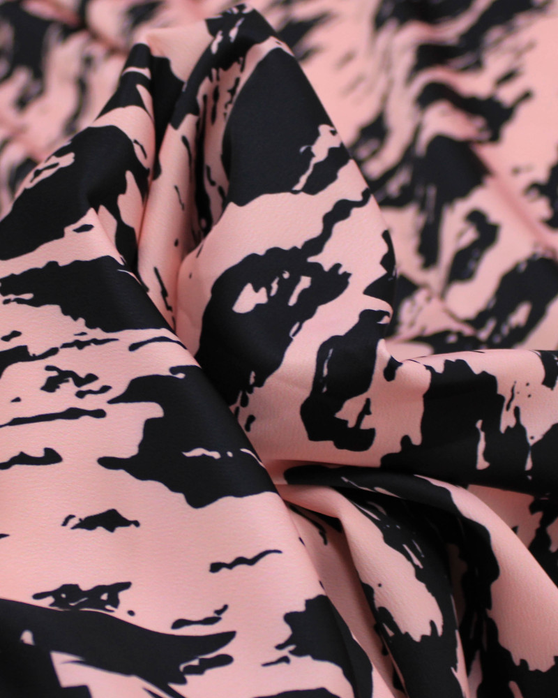 Tecido Micro Fibra Alfaiataria Italiano Camuflado Abstrato Preto e Rosa Chá