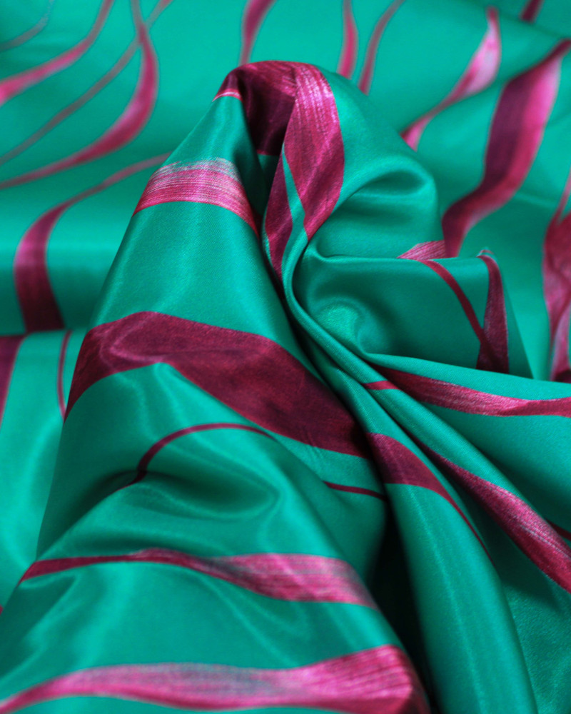 Tecido Crepe Silk Italiano Listras Onduladas Tons de Rosa e Verde
