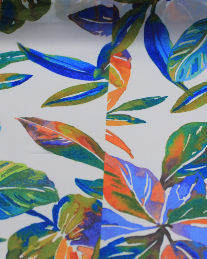 Tecido Crepe Chiffon Italiano Macro Folhas Coloridas e Branco (Com Leves Defeitos)