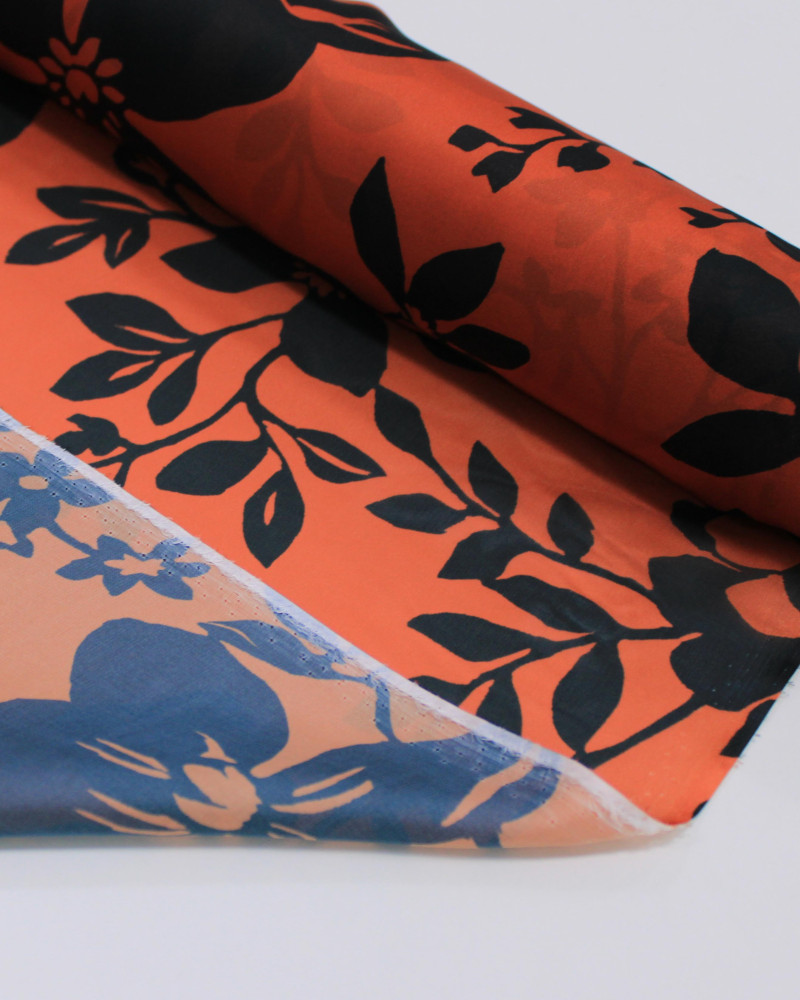 Tecido Crepe Silk FIno Italiano Ramos Florais Preto e Terracota