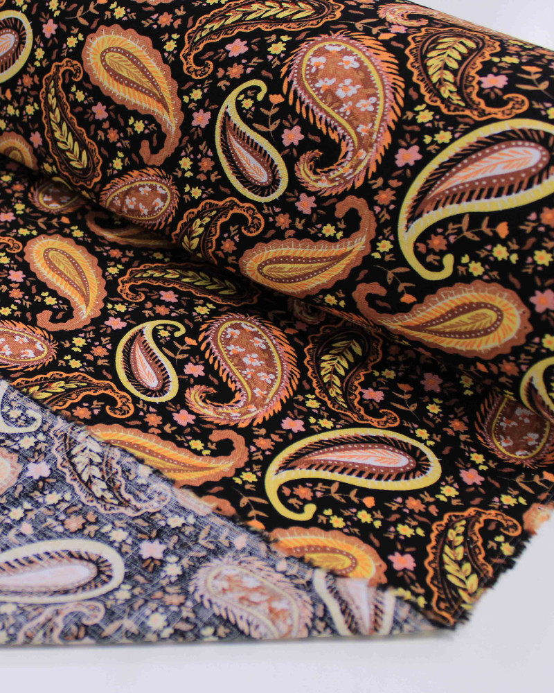 Tecido Viscose Texturizada Estampa Paisley Tons Terrosos e Preto