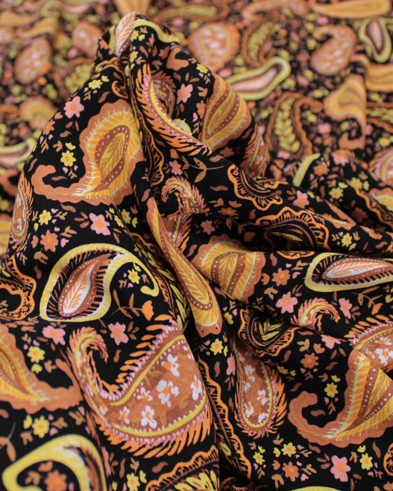 Tecido Viscose Texturizada Estampa Paisley Tons Terrosos e Preto