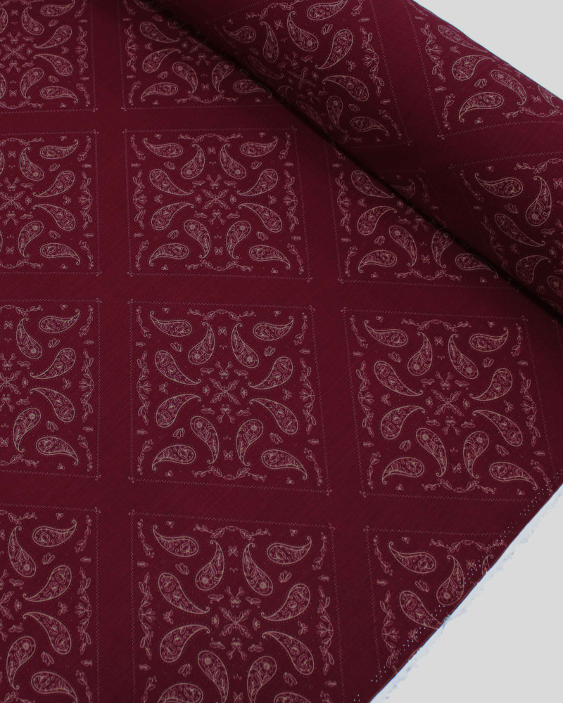 Tecido Viscose Texturizada Paisley Delicado em Recortes Bege e Vermelho Carmim