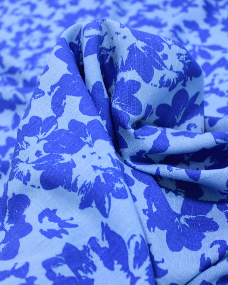 Tecido Viscose Texturizada Tapete Floral Abstrato Tons de Azul