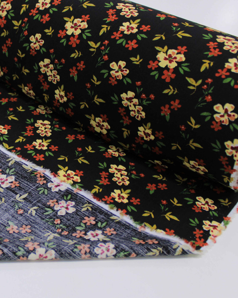 Tecido Viscose Texturizada Micro Tapete Floral Colorido e Preto