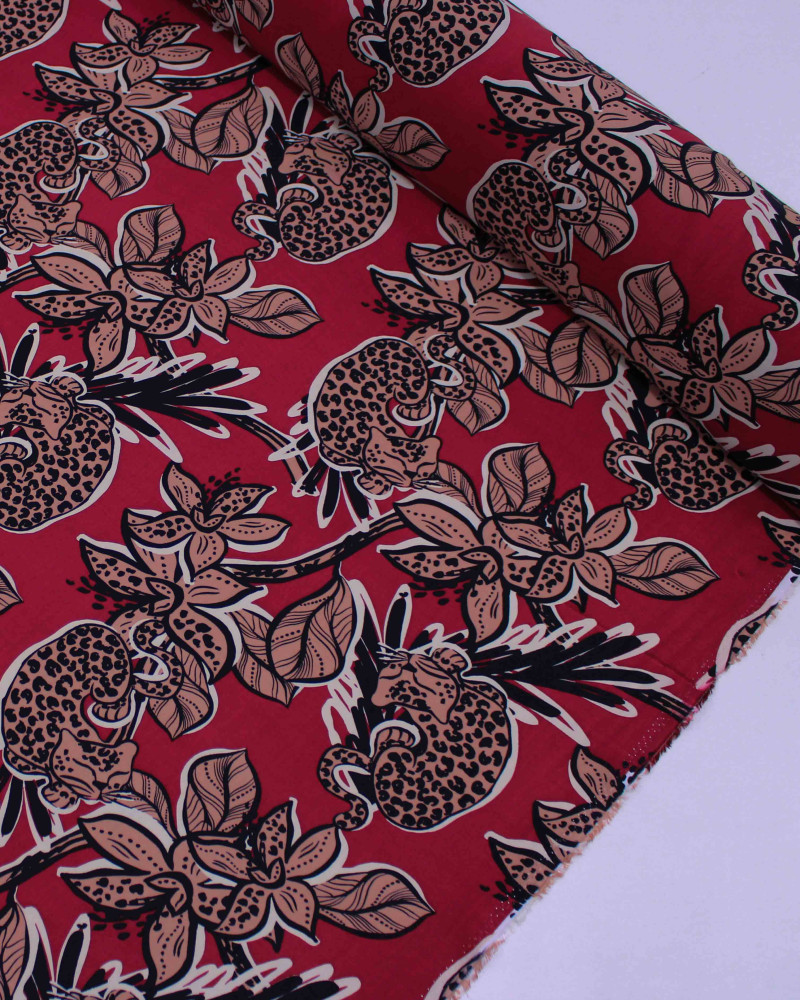 Tecido Viscose Onças em Ramos Rosa Chá e Rosa Viva Magenta