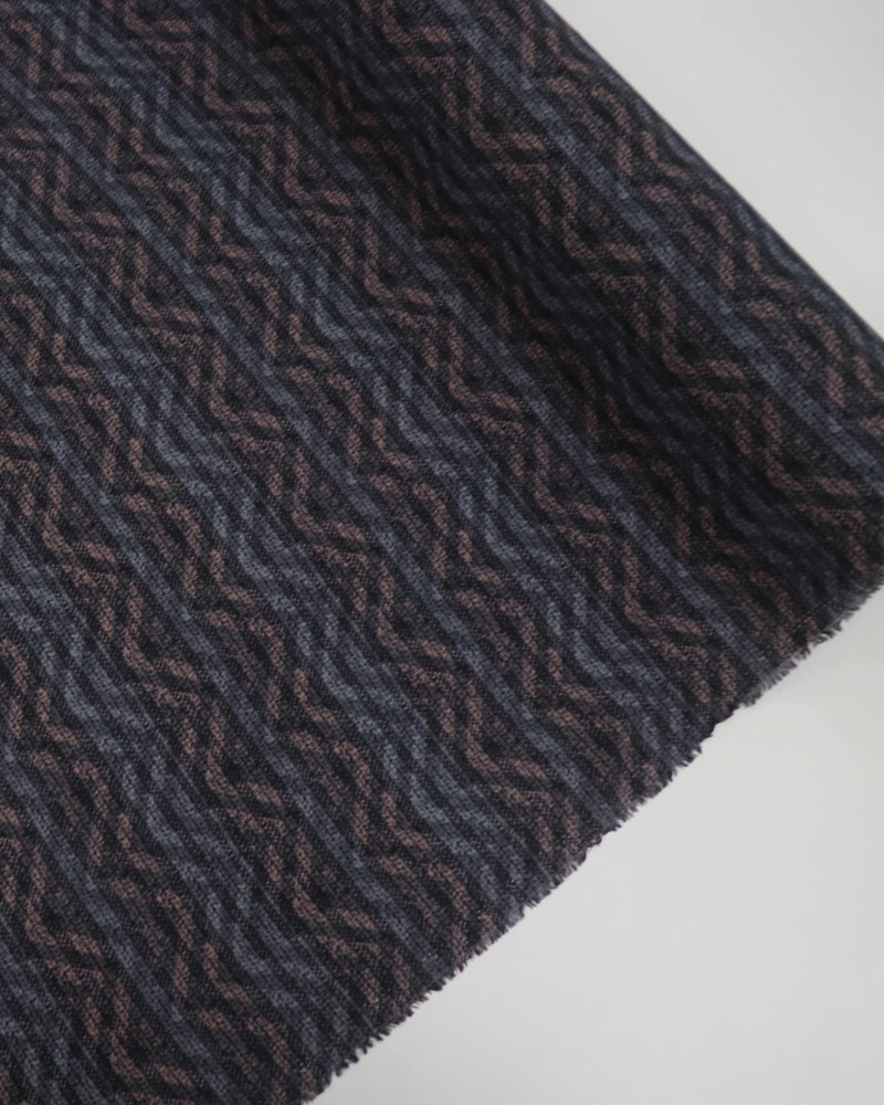 Tecido Viscose Texturizada Chevron em Desfoque Azul e Rosa