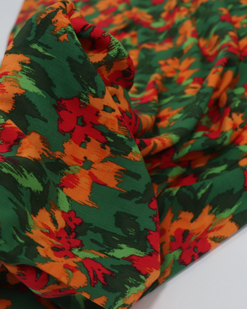 Tecido Viscose Texturizada Flores em Aquarela Laranja, Vermelho e Verde