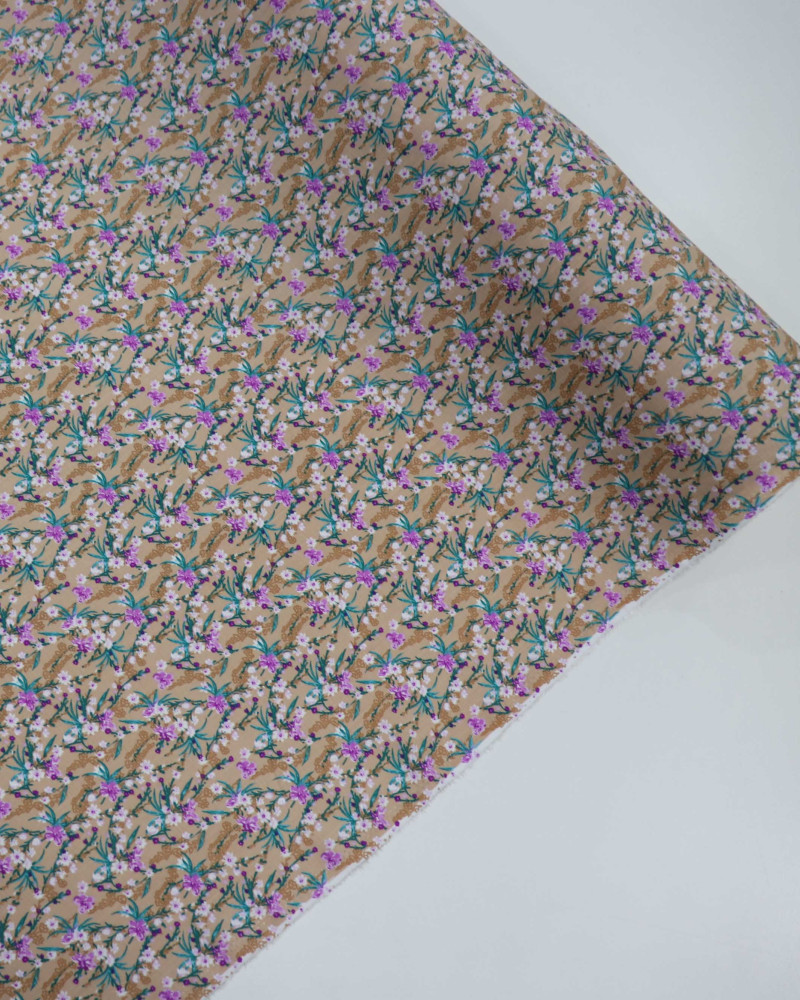 Tecido Viscose Texturizada Micro Buquê Floral Lilás e Bege