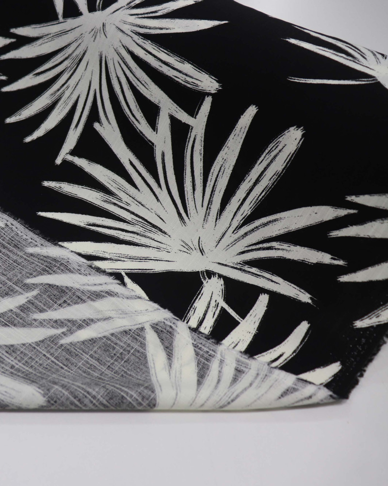 Tecido Viscose Texturizada Macro Folhagem Offwhite e Preto