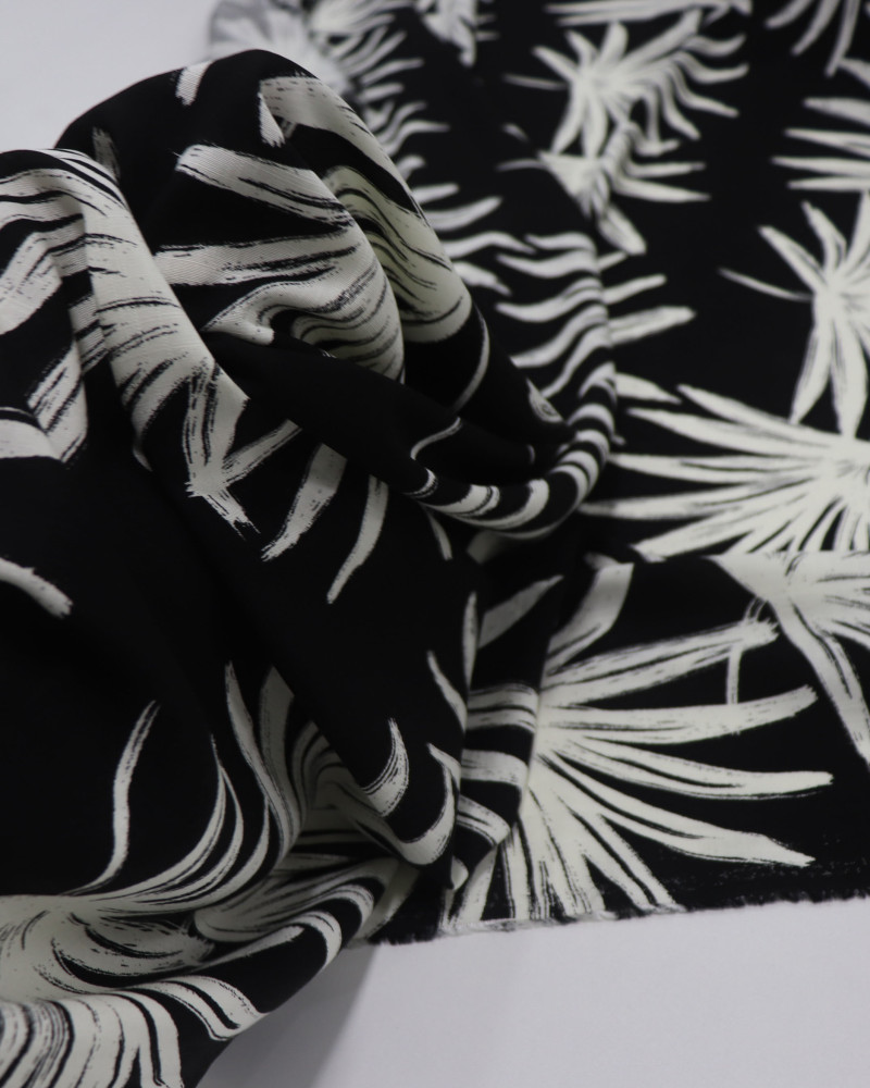 Tecido Viscose Texturizada Macro Folhagem Offwhite e Preto