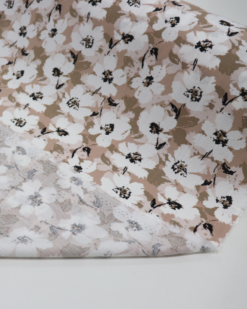 Tecido Viscose Texturizada Tapete Floral Branco e Nude