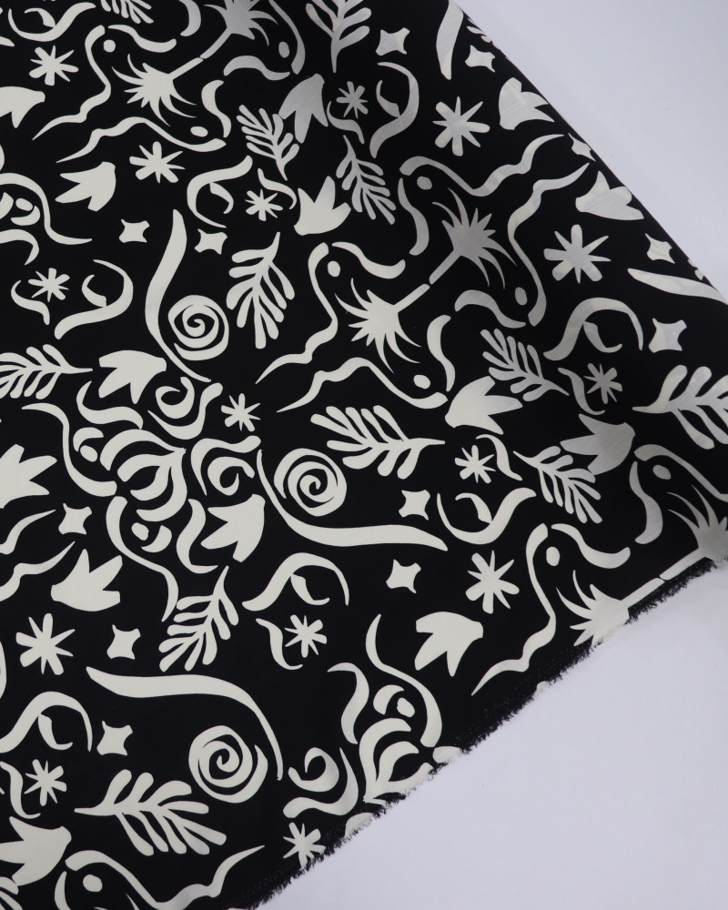 Tecido Viscose Texturizada Folhas e Espirais Creme e Preto