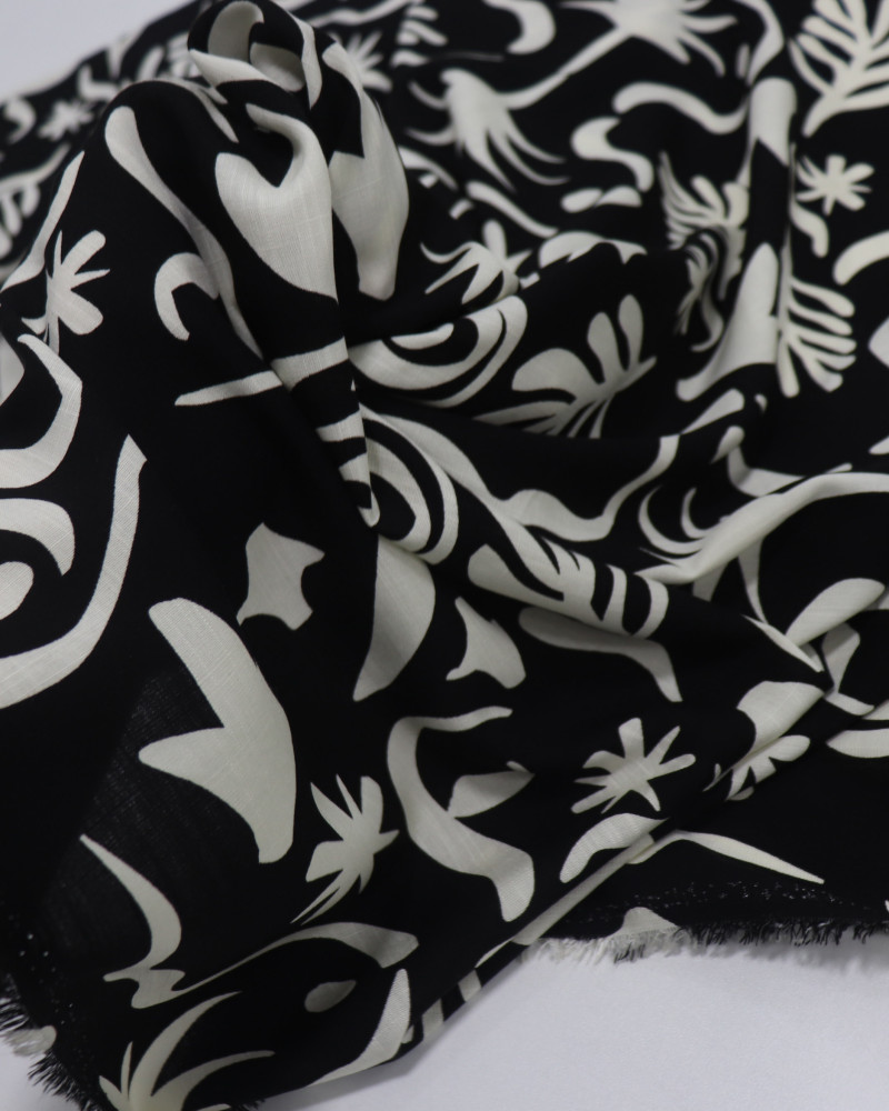 Tecido Viscose Texturizada Folhas e Espirais Creme e Preto