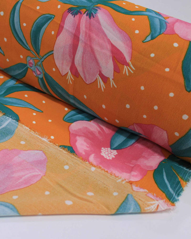 Tecido Crepe Koshibo Pingos Irregulares e Macro Flores Rosa, Verde e laranja